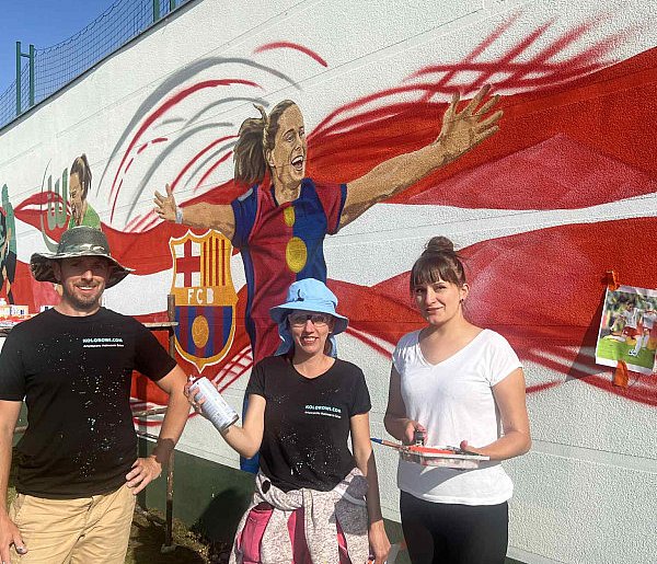 W Uniejowie powstaje mural z wybitnymi sportowcami. Już prawie gotowy-15940