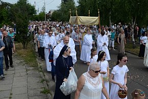 Nie wszyscy o tym wiedzą. Czy udział w procesji Bożego Ciała to obowiązek?-15971