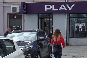 Play na celowniku UOKiK. Chodzi o pieniądze ściągane z kont klientów-16036