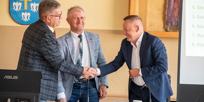 Burmistrz Uniejowa z wotum zaufania i absolutorium za 2024 rok. Jak wyglądał budżet?