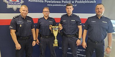 Policjanci z Uniejowa najlepsi w województwie łódzkim!-16075