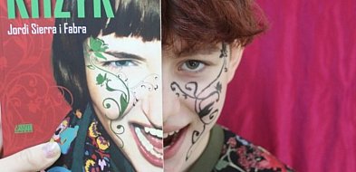 Finał Powiatowego Konkursu Fotograficznego „Sleeveface, czyli ubierz się w książkę-16079