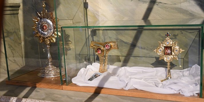 Z Asyżu do Uniejowa. Kolejne relikwie zostaną wprowadzone do uniejowskiej bazyliki