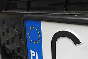 Rejestracja auta przez internet i koniec z przynoszeniem tablic. Rząd przyjął...-16141