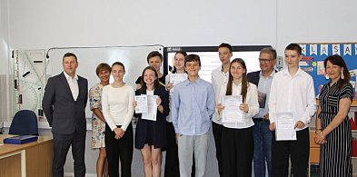Stypendia Burmistrza przyznane. Łączna pula przekroczyła 50 tysięcy złotych-16171