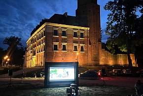 Kino Letnie w Uniejowie. Polska komedia już w sobotę pod Zamkiem-16426