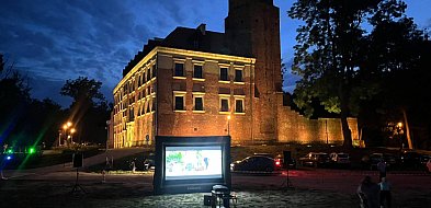 Kino Letnie w Uniejowie. Polska komedia już w sobotę pod Zamkiem-16426