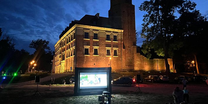 Kino Letnie w Uniejowie. Polska komedia już w sobotę pod Zamkiem