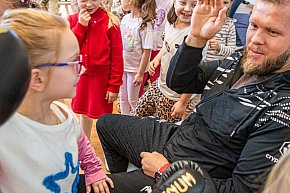 Tybura spotkał się z uniejowskimi przedszkolakami-2462