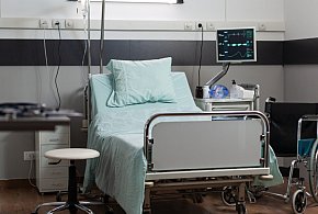 Lek wycofany z powodu zanieczyszczeń. W środku znaleziono fragmenty szkła-17236