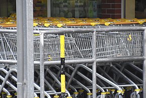 Czy 1 listopada zrobisz zakupy? Ten weekend zaskoczy wielu klientów-17274