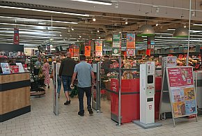 Pracownicy popularnej sieci mają dość. W południe zatrzymają pracę-17655