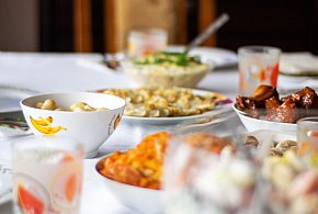 Polacy znów sięgną głębiej do kieszeni. Tyle wydają na świąteczne jedzenie-17711