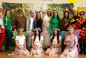 Wiosenne przedstawienie w uniejowskim przedszkolu. W rolach głównych nauczycielki