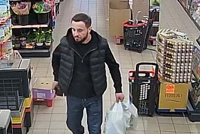 Policja poszukuje sprawcy kradzieży w uniejowskim supermarkecie. Zdjęcia