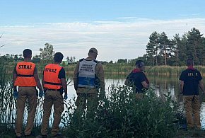 W Wieleninie-Kolonii znaleziono porzucone ubrania nad zbiornikiem wodnym
