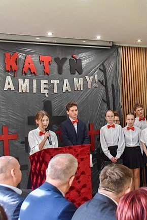 W Wieleninie konkursami i apelem uczczono pamięć-2395