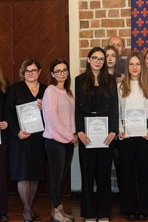 Burmistrz Uniejowa wręczył nagrody uczniom i studentom-2436