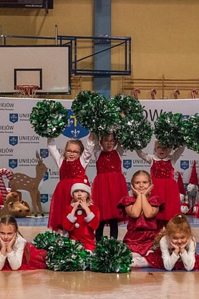 Mażoretki Driady Uniejów zatańczyły na VII Mażowigilii-2444