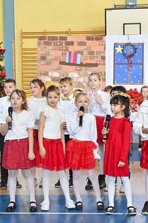 Świąteczny występ uczniów Szkoły Podstawowej w Uniejowie-2460