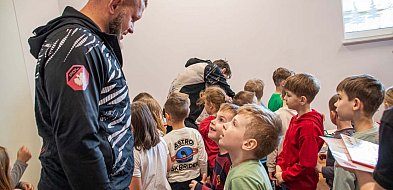 Marcin Tybura odwiedził uniejowskie przedszkole-17775