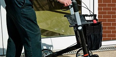 Czy prywatny dom seniora to lepsze rozwiązanie niż opiekun w domu?