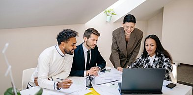 Stała obsługa prawna spółki w Warszawie – jak zabezpieczyć biznes w dynamicznym ot