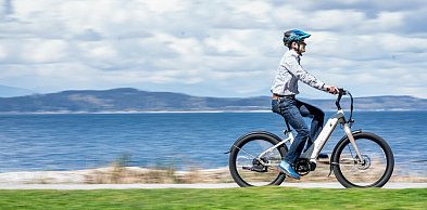 Czy rower elektryczny ładuje się podczas jazdy?