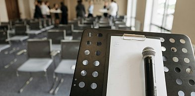 Jak przygotować nagłośnienie na konferencję lub event biznesowy bez stresu