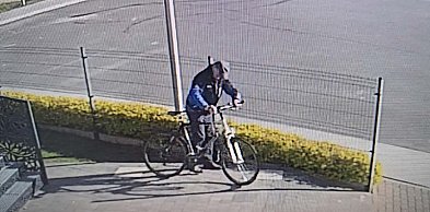 Poszukiwany sprawca kradzieży roweru w Uniejowie. Policja publikuje wizerunek