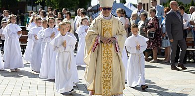 W Bazylice w Uniejowie odbyła się uroczystość Pierwszej Komunii Świętej [FOTO]