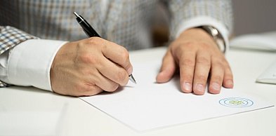 Kod 95, karta kierowcy i świadectwo - jakie dokumenty musisz mieć, żeby legalnie j