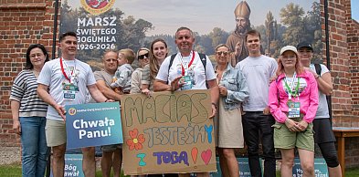 I Marsz Św. Bogumiła z Dobrowa do Uniejowa. 800 uczestników przeszło 23 km