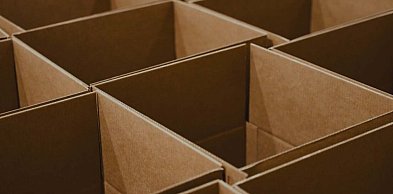 Tuleja tekturowa a karton - który materiał lepiej chroni plakaty, mapy i dokumenty