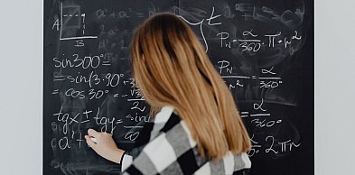 Dlaczego regularne rozwiązywanie zadań jest kluczem do sukcesu w nauce matematyki?
