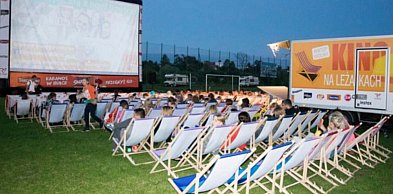 „Kino na leżakach” ponownie zawita do Uniejowa. Znamy repertuar