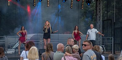Koncert Disco Polo Party pod Gwiazdami rozpoczął wakacje w Uniejowie [ZDJĘCIA]