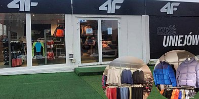 Promo w sklepie 4F w Uniejowie!Druga sztuka –50% taniej!Kurtki od 149,99 zł-17613