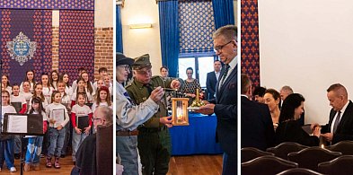 Radni podzielili się opłatkiem. Świąteczna Sesja Rady Miejskiej w Uniejowie [FOTO]-17803