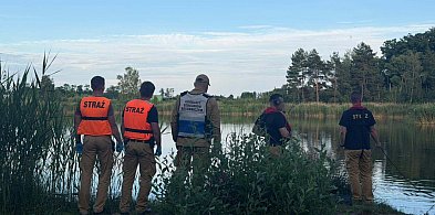 W Wieleninie-Kolonii znaleziono porzucone ubrania nad zbiornikiem wodnym