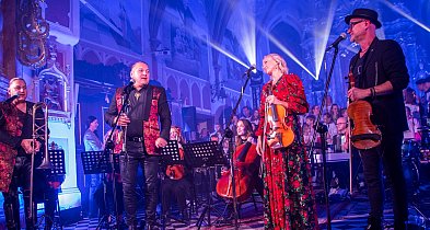 Muzyczna familia w Uniejowie. Koncert Braci Golec w bazylice [ZDJĘCIA]-17317