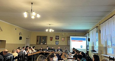 Radni w Uniejowie przegłosowali. Będą zmiany w podatkach i cenach za wywóz śmieci-17484