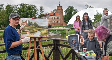 Malarski plener w Uniejowie. Artyści uwiecznili uroki Uniejowa