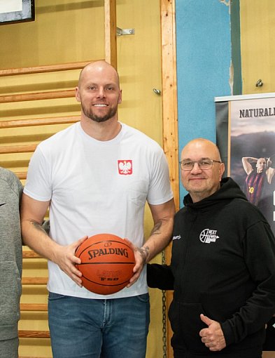 Były gracz NBA Maciej Lampe ściąga koszykówkę do Uniejowa-17343