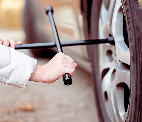 Z pozoru drobiazg, a może skończyć się tragedią. Urząd ostrzega kierowców-17338