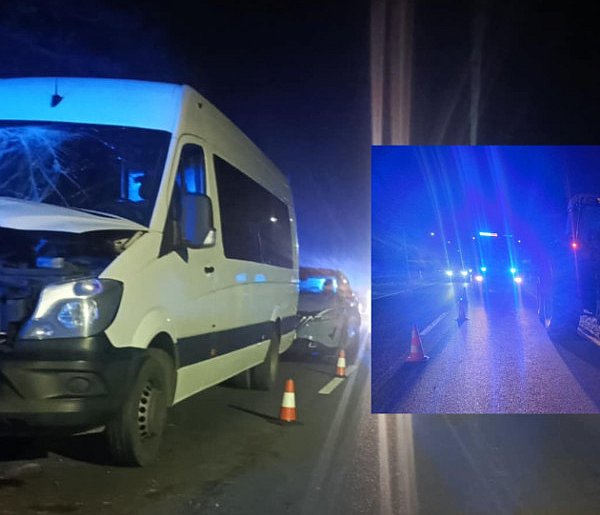 Zderzenie osobowego busa i ciągnika  rolniczego w Człopach [AKTUALIZACJA]-17358