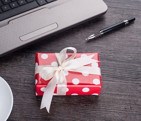 Świąteczna paczka może stać się problemem. Skarbówka patrzy z ukrycia-17546