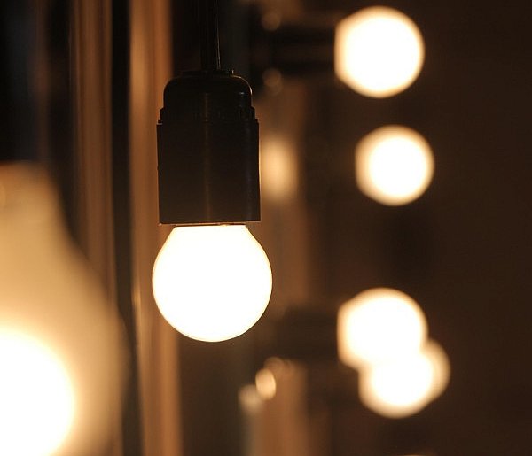 Rachunki za prąd pójdą w dół. Rząd usuwa opłatę doliczaną od lat-17560