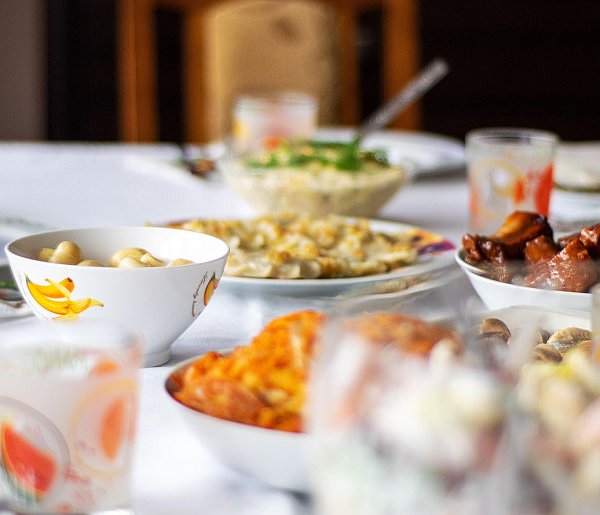 Polacy znów sięgną głębiej do kieszeni. Tyle wydają na świąteczne jedzenie-17711