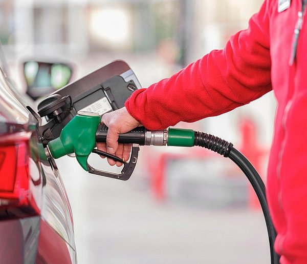 Nowy rok, droższe tankowanie. Państwo podnosi opłatę paliwową-17745